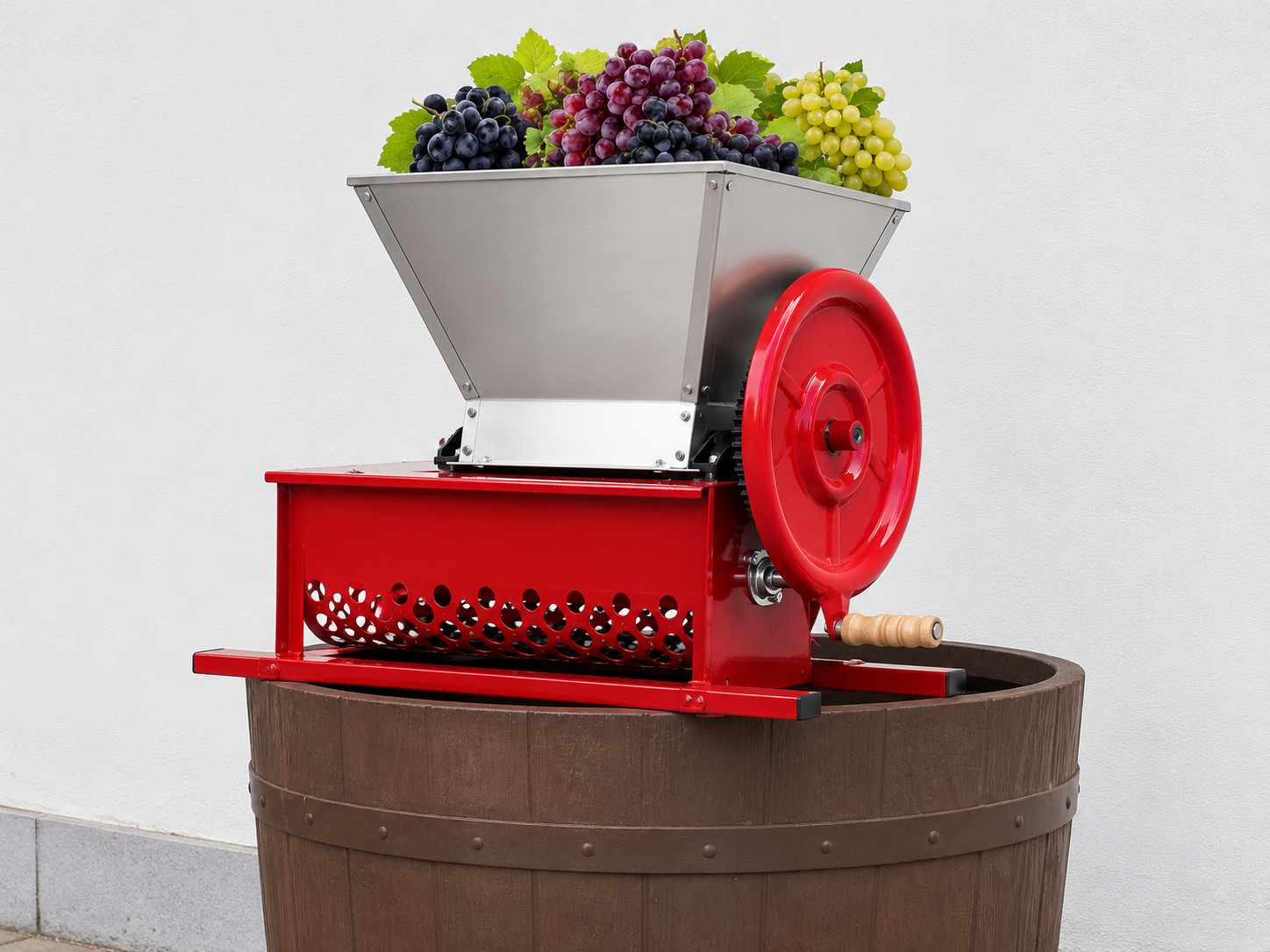 Desciorchinator manual pentru struguri GC-M cu cadru vopsit, coș din inox și role din aluminiu – 50 L, 700 kg/h